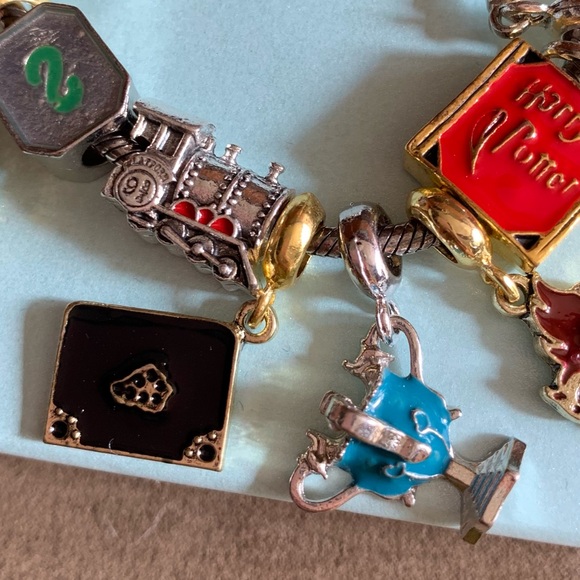 Pandora Snake Chain Bracelet w/ NEW 9 Harry Potter Themed Charms EUC - Picture 3 of 12